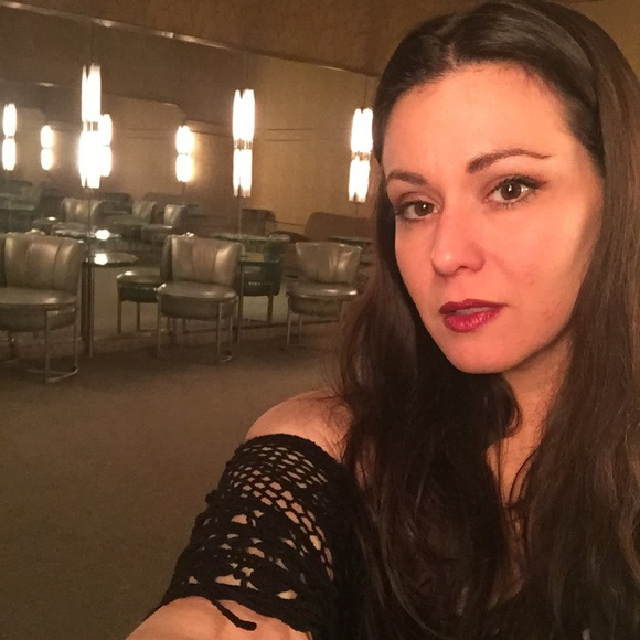 Meet Your Posher!! - Picture 2 of 4